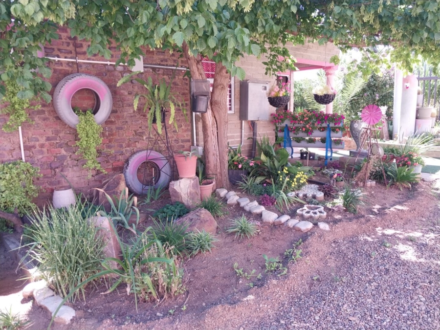 6 Bedroom Property for Sale in Schweizer Reneke North West